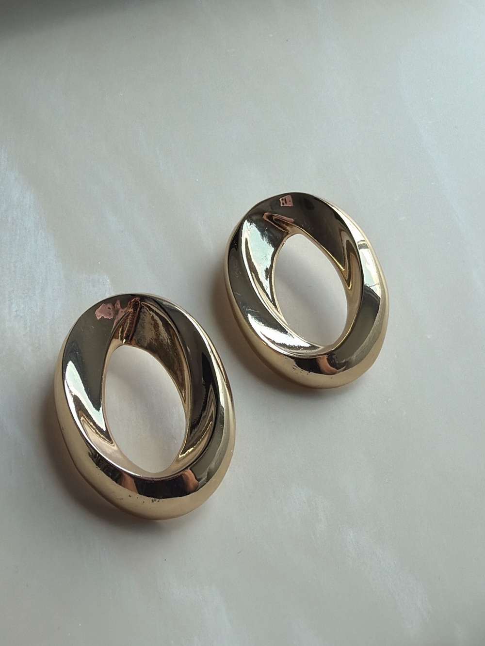 BaubleBar Polished Gold Oval Hoop Earrings